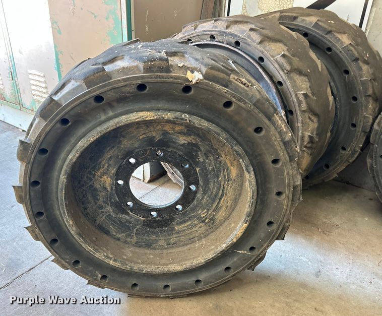 image for item ET3458 (4) 31x10x20 tires