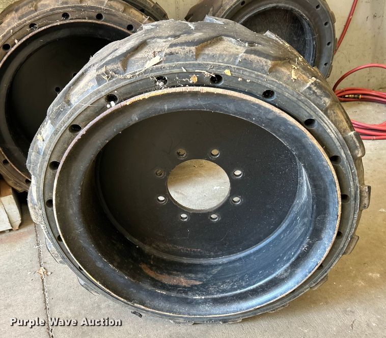 image for item ET3458 (4) 31x10x20 tires