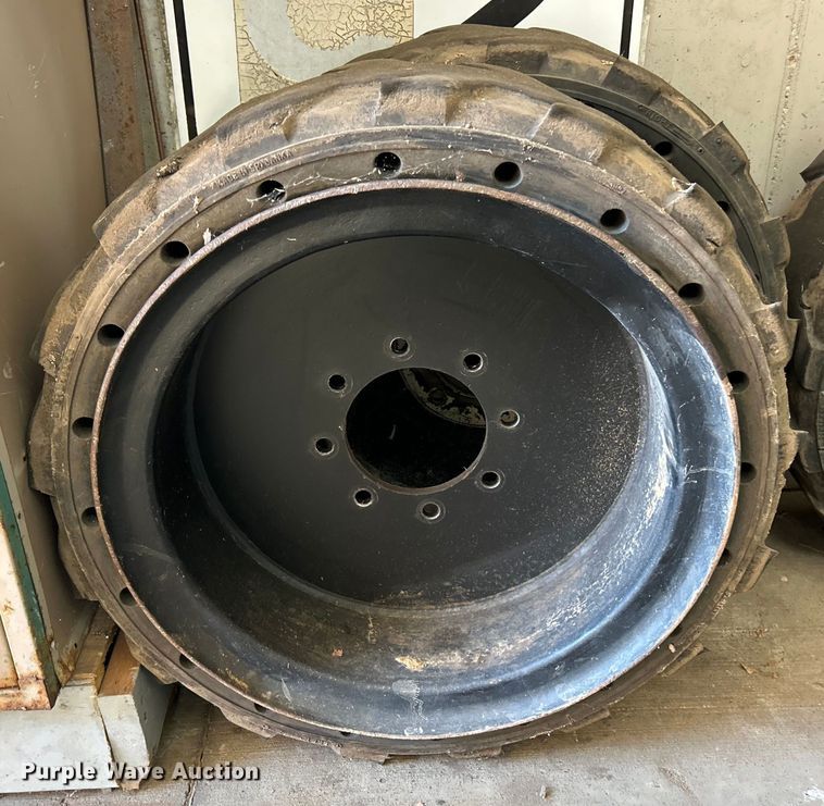 image for item ET3458 (4) 31x10x20 tires