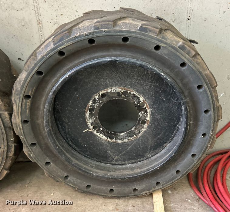 image for item ET3458 (4) 31x10x20 tires