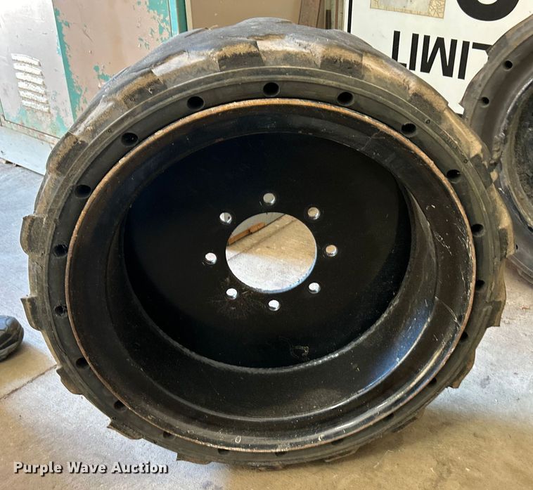 image for item ET3458 (4) 31x10x20 tires