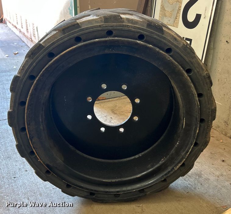 image for item ET3458 (4) 31x10x20 tires