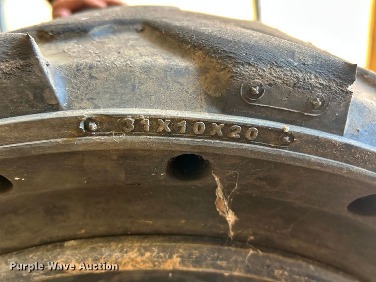 image for item ET3458 (4) 31x10x20 tires