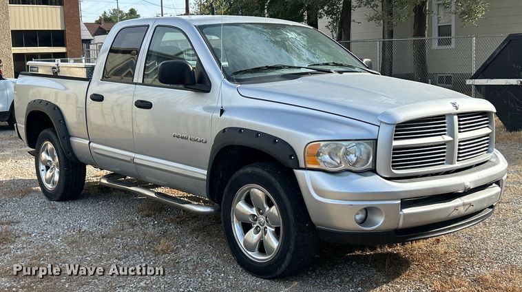 image for item ET3484 2004 Dodge Ram 1500 Quad Cab pickup truck