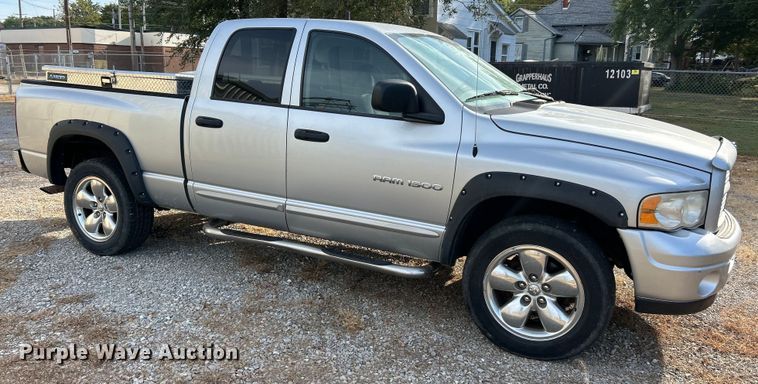 image for item ET3484 2004 Dodge Ram 1500 Quad Cab pickup truck