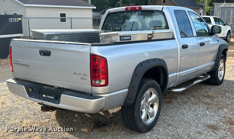 image for item ET3484 2004 Dodge Ram 1500 Quad Cab pickup truck