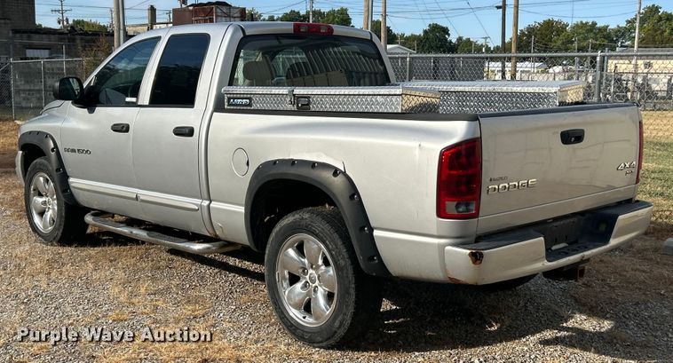 image for item ET3484 2004 Dodge Ram 1500 Quad Cab pickup truck