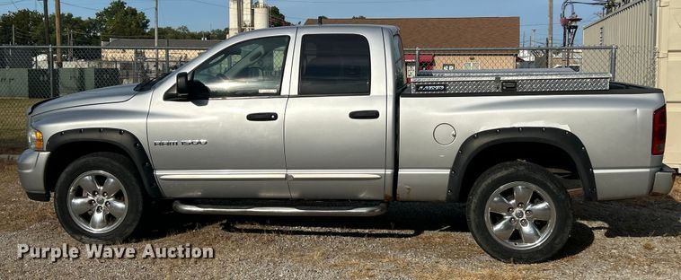image for item ET3484 2004 Dodge Ram 1500 Quad Cab pickup truck