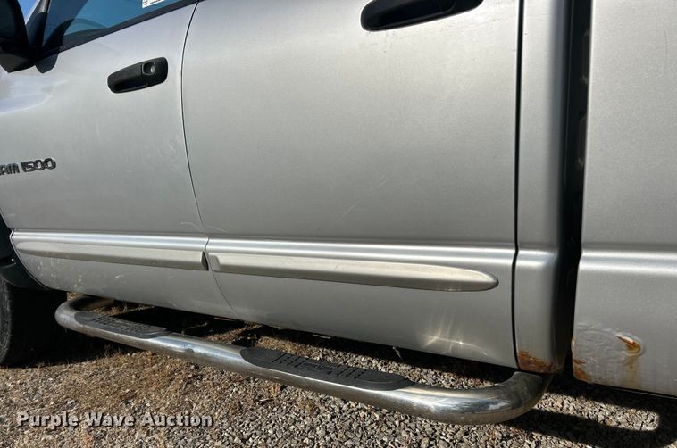 image for item ET3484 2004 Dodge Ram 1500 Quad Cab pickup truck