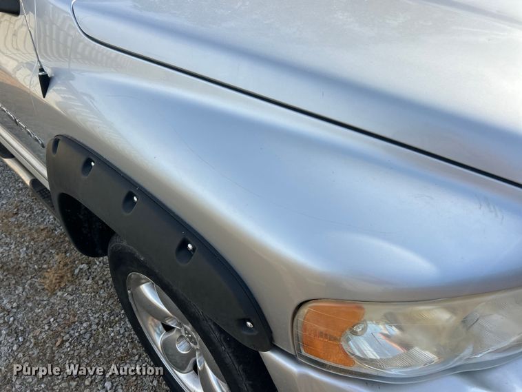 image for item ET3484 2004 Dodge Ram 1500 Quad Cab pickup truck