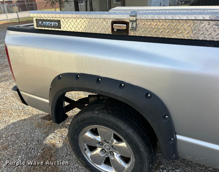 image for item ET3484 2004 Dodge Ram 1500 Quad Cab pickup truck