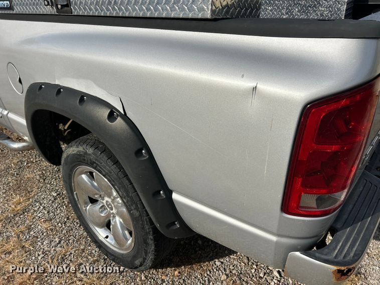 image for item ET3484 2004 Dodge Ram 1500 Quad Cab pickup truck