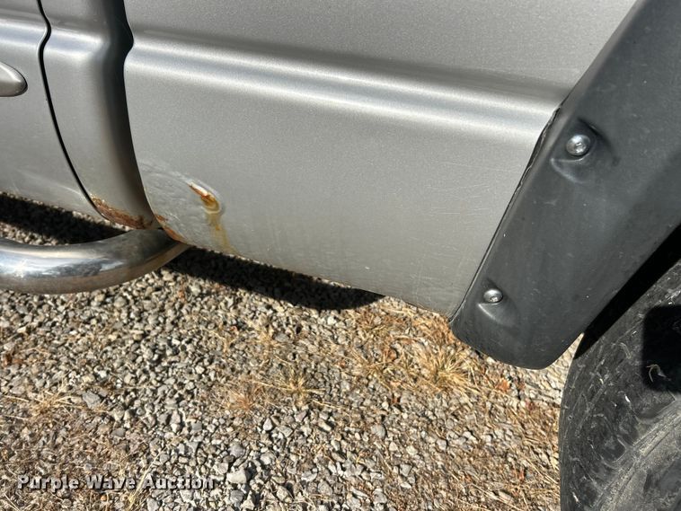 image for item ET3484 2004 Dodge Ram 1500 Quad Cab pickup truck