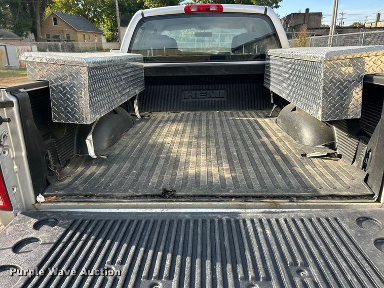 image for item ET3484 2004 Dodge Ram 1500 Quad Cab pickup truck