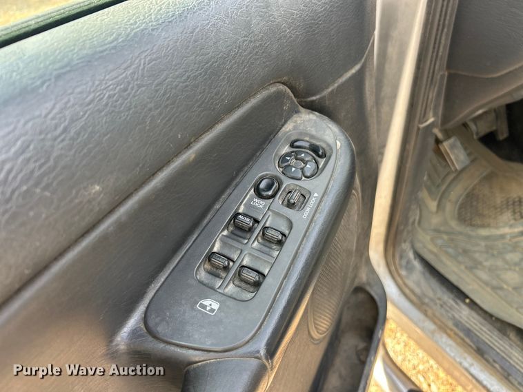 image for item ET3484 2004 Dodge Ram 1500 Quad Cab pickup truck