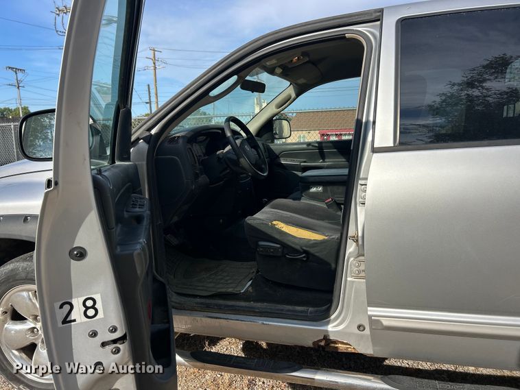 image for item ET3484 2004 Dodge Ram 1500 Quad Cab pickup truck