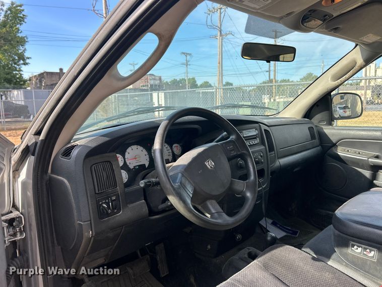 image for item ET3484 2004 Dodge Ram 1500 Quad Cab pickup truck