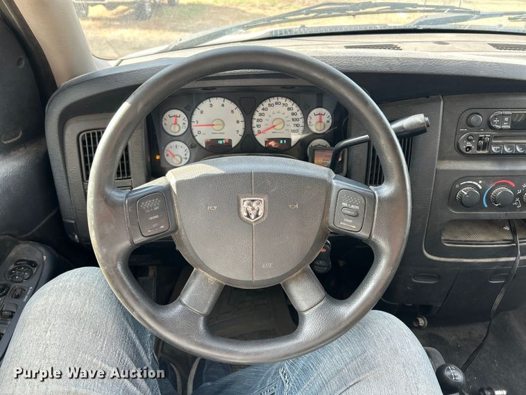 image for item ET3484 2004 Dodge Ram 1500 Quad Cab pickup truck