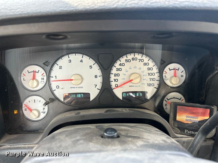 image for item ET3484 2004 Dodge Ram 1500 Quad Cab pickup truck