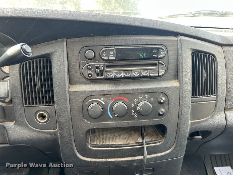 image for item ET3484 2004 Dodge Ram 1500 Quad Cab pickup truck