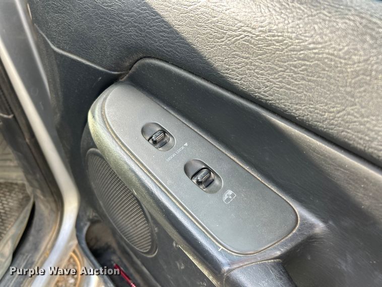 image for item ET3484 2004 Dodge Ram 1500 Quad Cab pickup truck