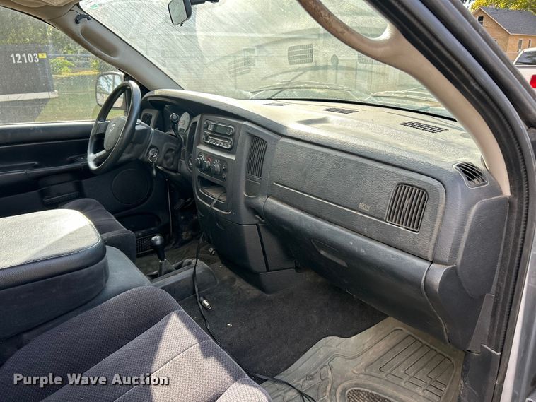 image for item ET3484 2004 Dodge Ram 1500 Quad Cab pickup truck