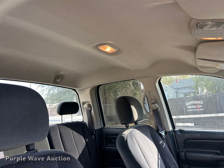 image for item ET3484 2004 Dodge Ram 1500 Quad Cab pickup truck