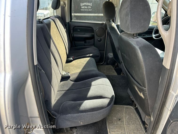 image for item ET3484 2004 Dodge Ram 1500 Quad Cab pickup truck