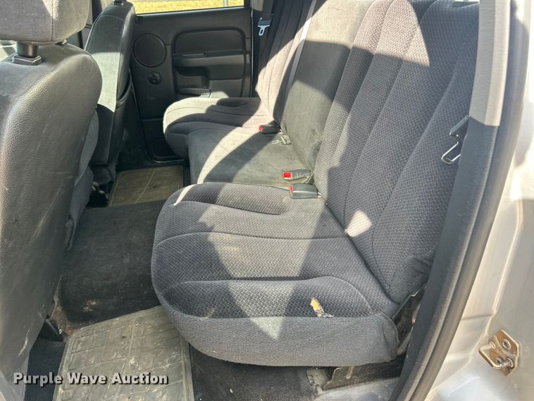 image for item ET3484 2004 Dodge Ram 1500 Quad Cab pickup truck