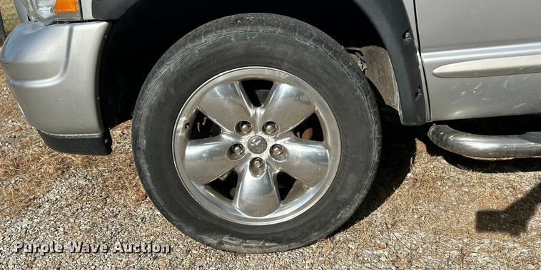 image for item ET3484 2004 Dodge Ram 1500 Quad Cab pickup truck