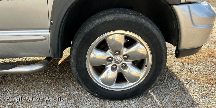 image for item ET3484 2004 Dodge Ram 1500 Quad Cab pickup truck