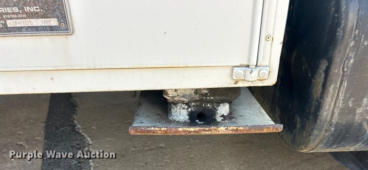 image for item ET3487 1997 International 4700 forestry bucket truck