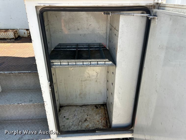 image for item ET3487 1997 International 4700 forestry bucket truck