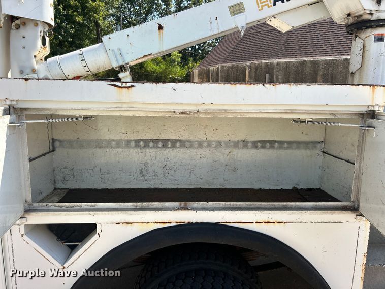 image for item ET3487 1997 International 4700 forestry bucket truck