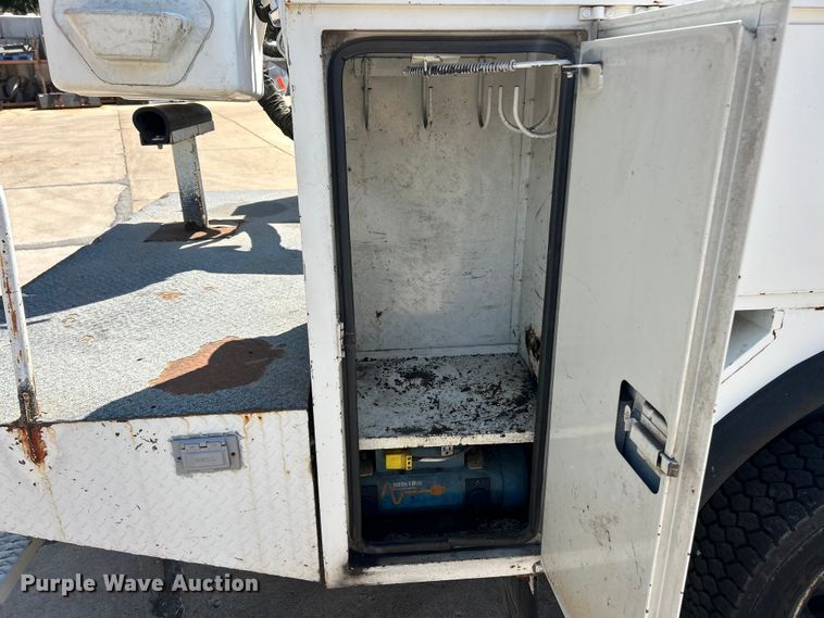 image for item ET3487 1997 International 4700 forestry bucket truck