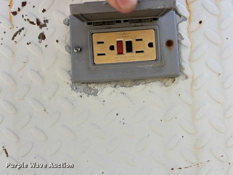 image for item ET3487 1997 International 4700 forestry bucket truck