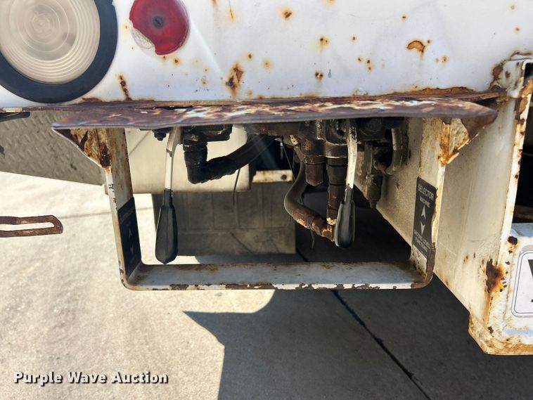 image for item ET3487 1997 International 4700 forestry bucket truck