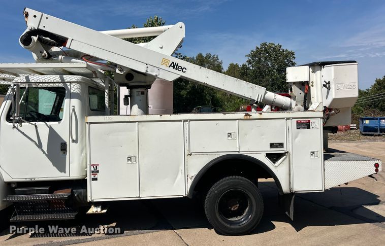 image for item ET3487 1997 International 4700 forestry bucket truck