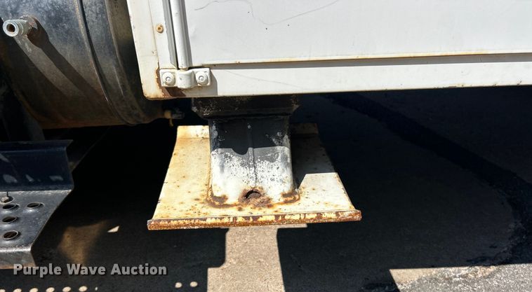 image for item ET3487 1997 International 4700 forestry bucket truck