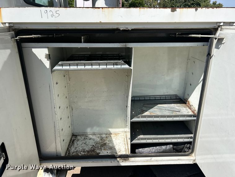 image for item ET3487 1997 International 4700 forestry bucket truck