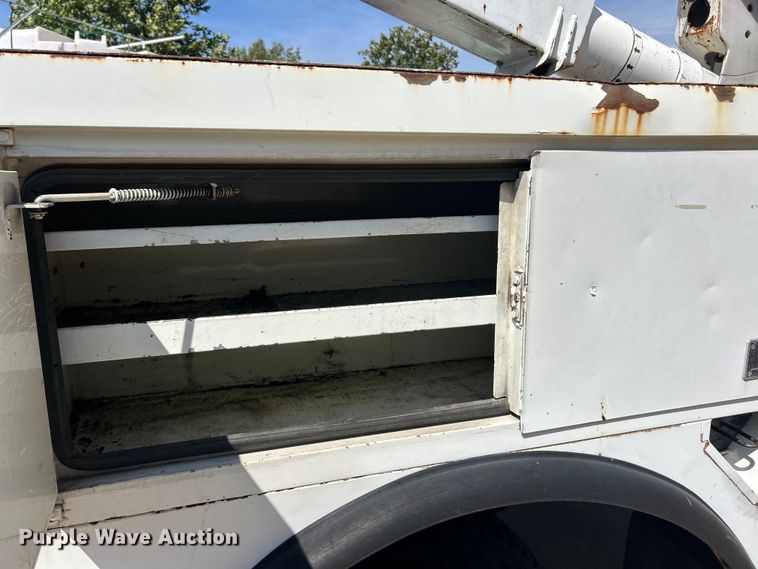 image for item ET3487 1997 International 4700 forestry bucket truck