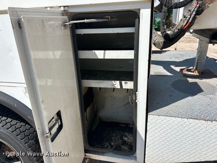 image for item ET3487 1997 International 4700 forestry bucket truck