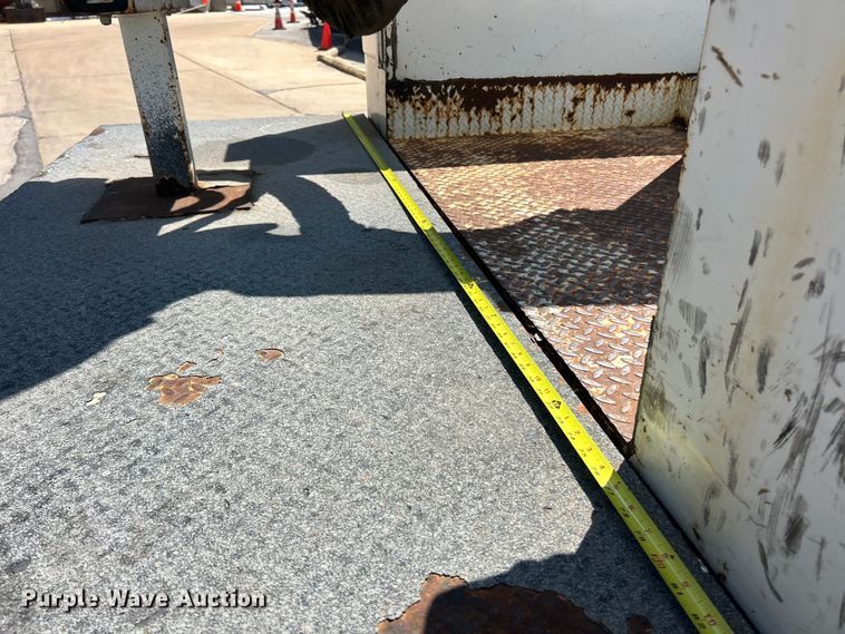 image for item ET3487 1997 International 4700 forestry bucket truck