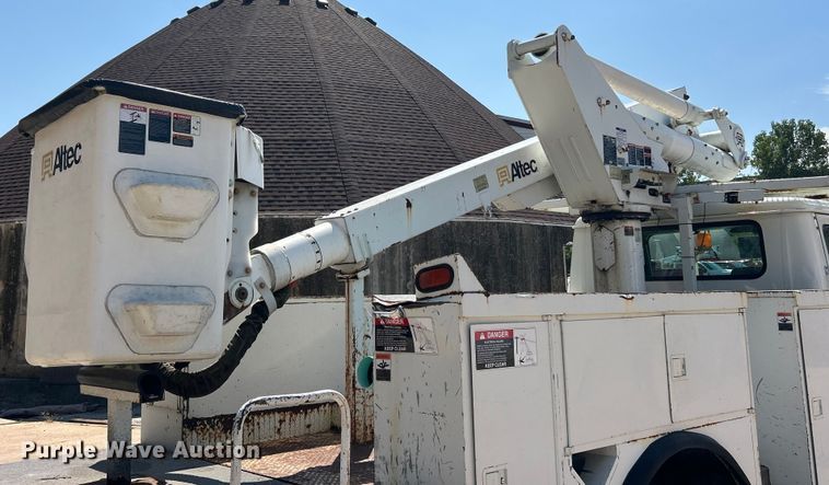 image for item ET3487 1997 International 4700 forestry bucket truck