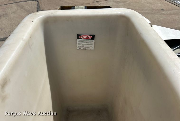 image for item ET3487 1997 International 4700 forestry bucket truck