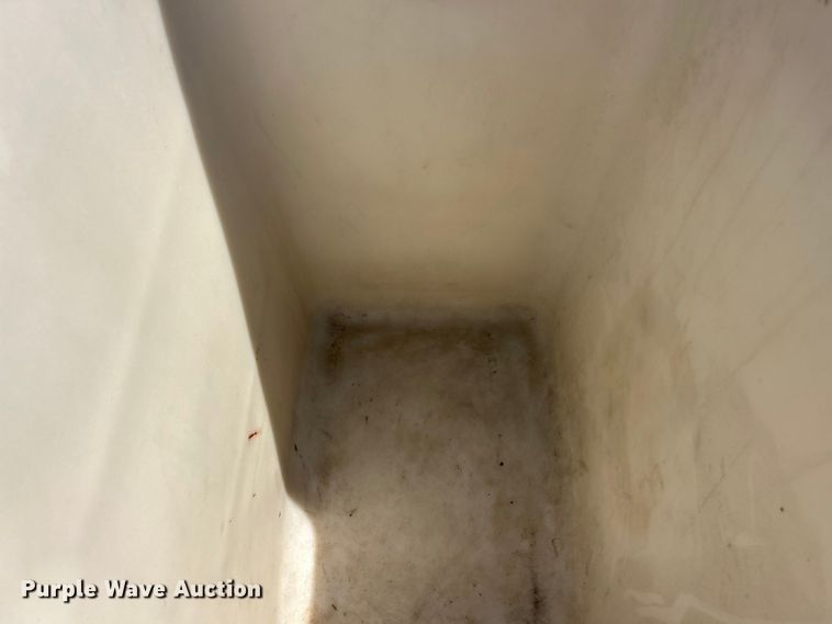 image for item ET3487 1997 International 4700 forestry bucket truck