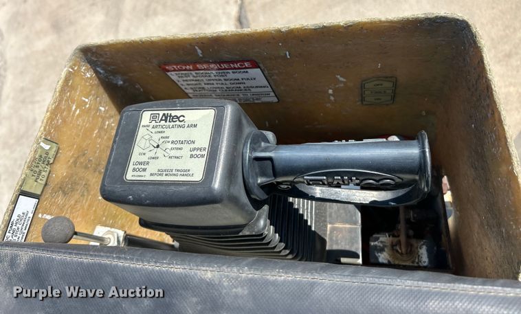 image for item ET3487 1997 International 4700 forestry bucket truck