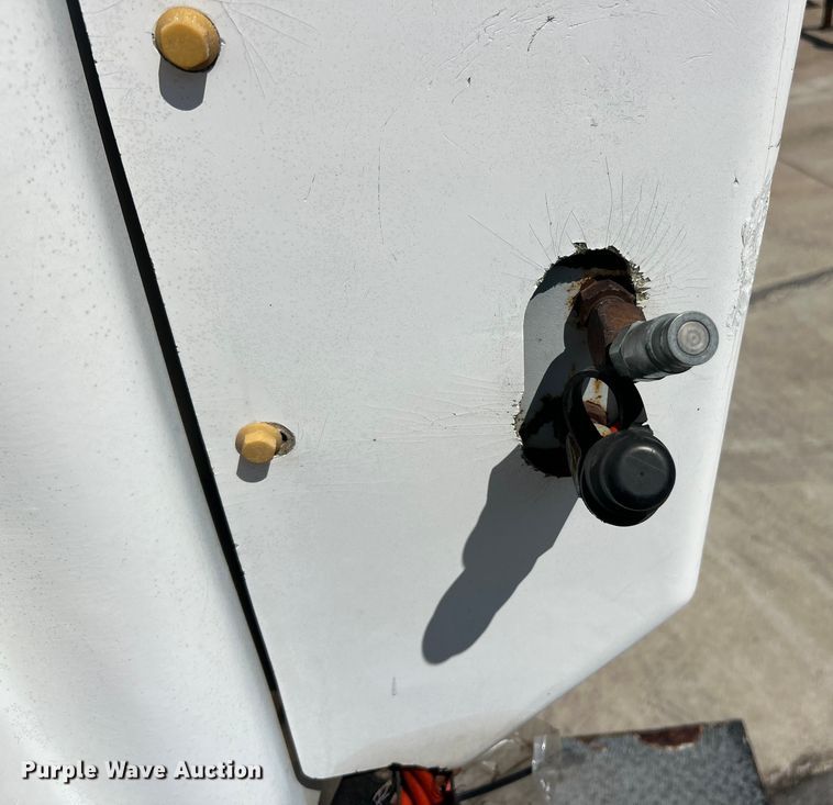 image for item ET3487 1997 International 4700 forestry bucket truck