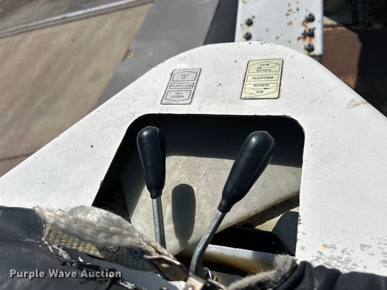 image for item ET3487 1997 International 4700 forestry bucket truck