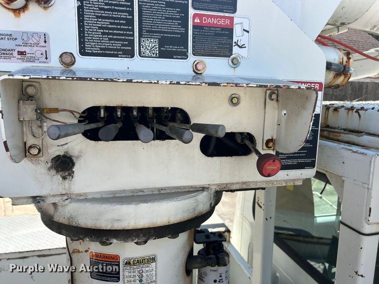 image for item ET3487 1997 International 4700 forestry bucket truck